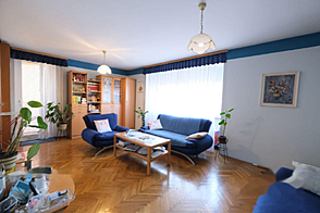 Жилье через дорогу от кинотеатра