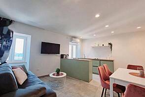 Жилая площадь с пятью и более комнатами в Пиране