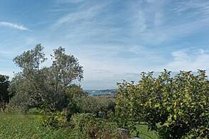 Дом, хозяйство Сеча, с видом на Сечовельский залив.