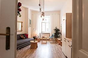 Квартира с 2,5 комнатами, расположена в Старом Любляне на улице Трубарева