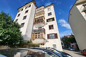 Квартира с тремя комнатами на улице Славнишской