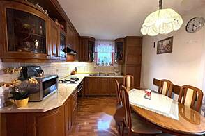 Квартира с тремя комнатами и гаражом в Новом Шентвиде