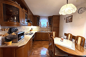 Квартира с тремя комнатами и гаражом в Новом Шентвиде