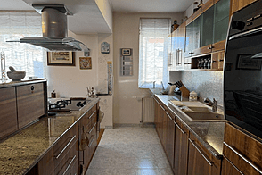 Дом с более чем 5 комнатами в районе Бежиград