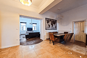 Трехкомнатная квартира в центре