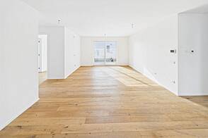 Жильё с тремя комнатами Поле