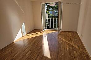 Квартира из трёх комнат, Копер