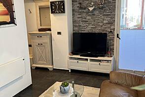 Квартира с тремя комнатами в Изоле