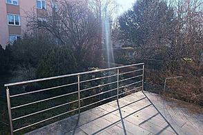 Дом с террасой в Ново Любляне в районе Бежиград