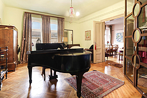 Четырёхкомнатная квартира в центре