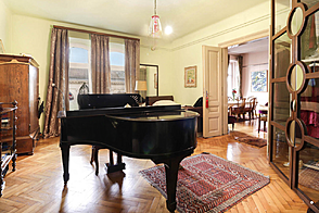 Центр: трёхкомнатная квартира