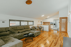 Квартира с тремя комнатами в Чрнуче.