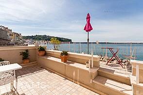 Квартира с двумя комнатами в Пиран.