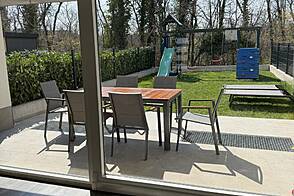 Здание с балконом Новый Дивача