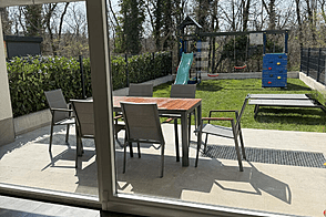 Здание с балконом Новый Дивача