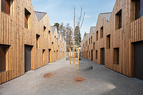 Здание с террасой в Бледе