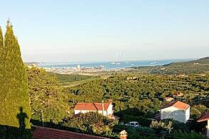 Дом в Шкофие с морским видом