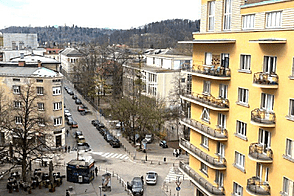 Трехкомнатная квартира в центральной части города.