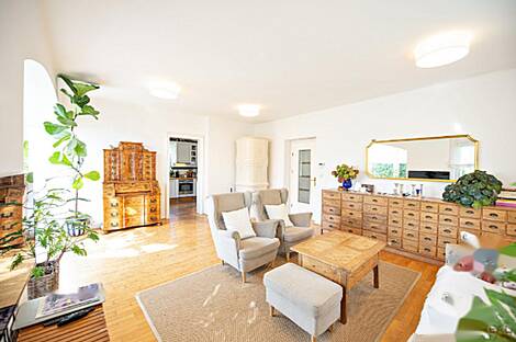 Здание в Бледе: 8