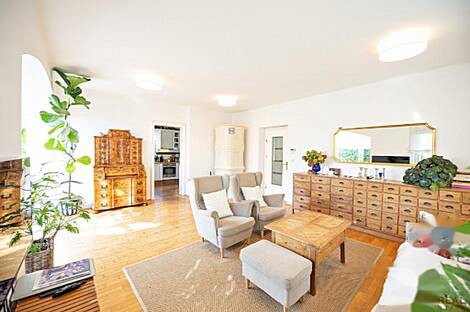 Здание в Бледе: 10