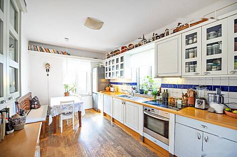 Здание в Бледе: 11