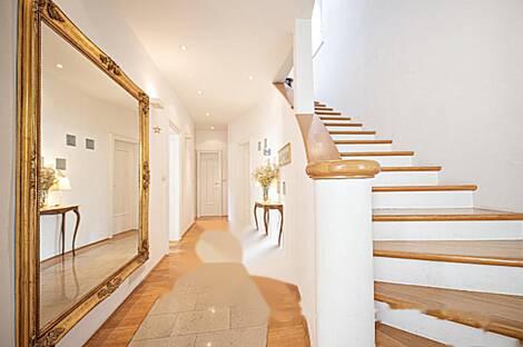 Здание в Бледе: 13