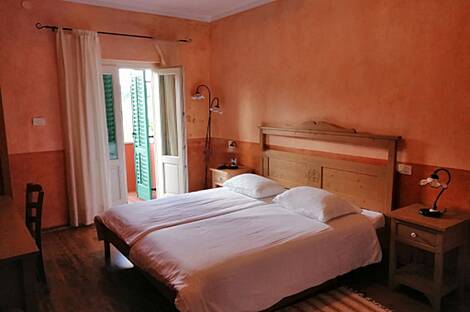 Дом в Шторье расположен в живописной местности, окружённой густыми лесами и чистым воздухом.: 12