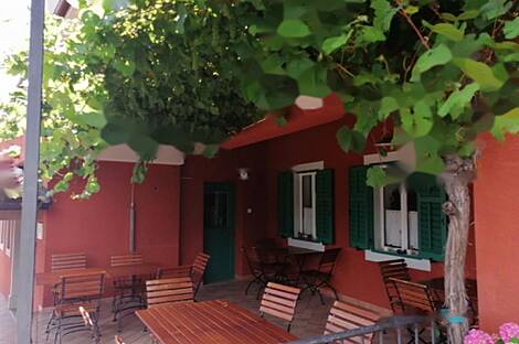 Дом в Шторье расположен в живописной местности, окружённой густыми лесами и чистым воздухом.: 13