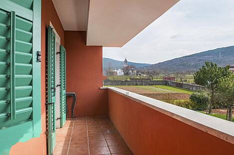 Дом в Шторье расположен в живописной местности, окружённой густыми лесами и чистым воздухом.: 14