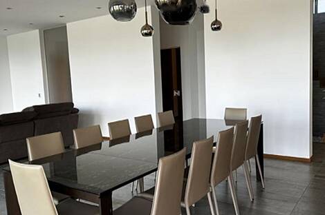 Резиденция, Друго Ножед: 8