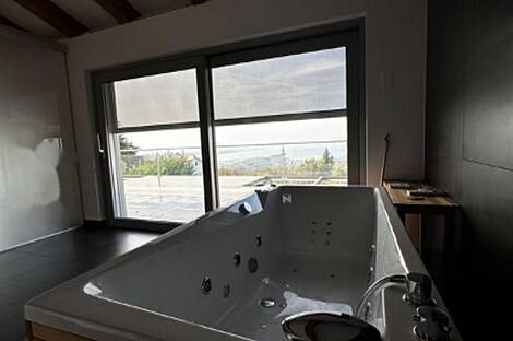 Резиденция, Друго Ножед: 16