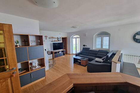 Изола, дом: 17