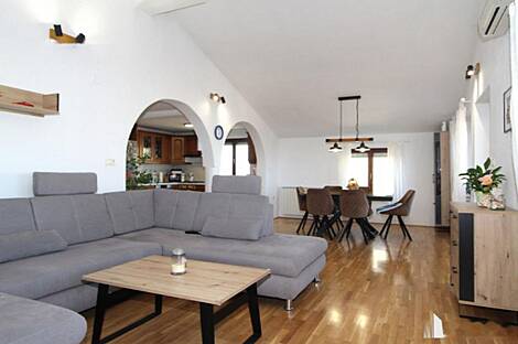 Малия, дом: 5