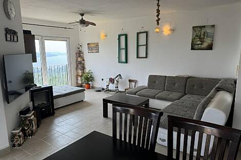 Дом с двумя этажами в Хрватинах: 1