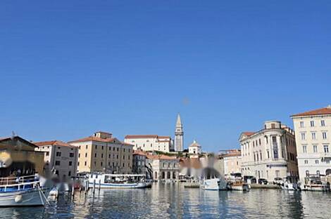 Строение с террасой на площади Тартини: 2