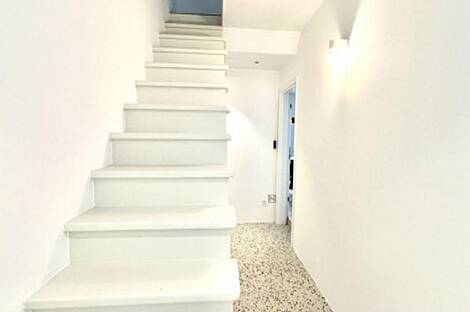 Строение с террасой на площади Тартини: 16