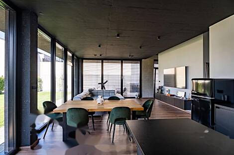 Дом в два этажа, расположенный в Сежане: 17