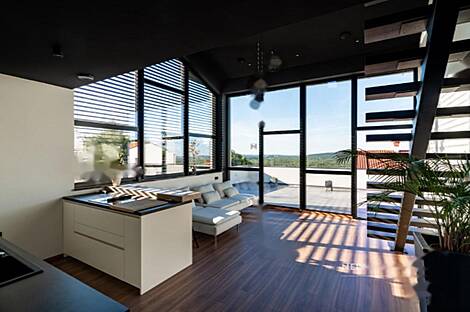 Дом в два этажа, расположенный в Сежане: 22