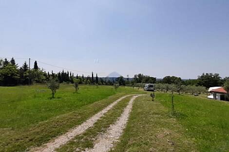 Здание с обширной территорией: 16