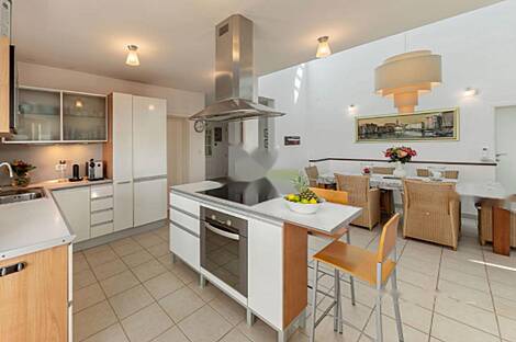 Здание, Малиа: 6