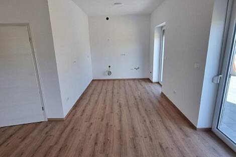 Дом с двумя этажами в Нижних Шкофие.: 10