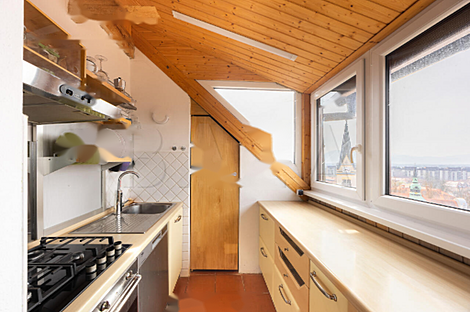 Квартира с пятью комнатами в центральной части города.: 5