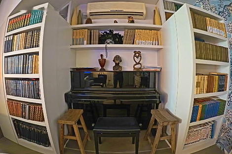 Квартира в центре, более 5 комнат.: 8