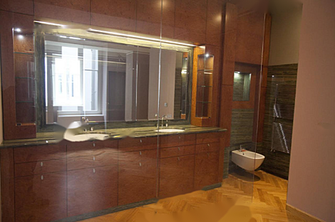 Квартира с четырьмя комнатами в центральной части Старого города: 4