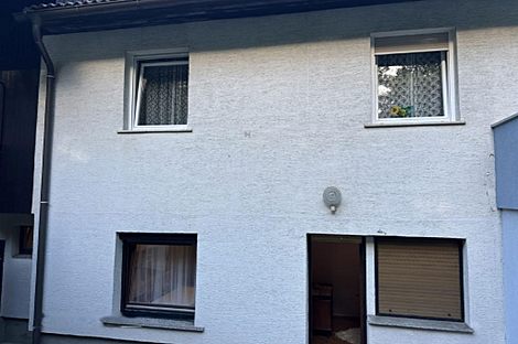 Шишка Дом с тремя комнатами: 5