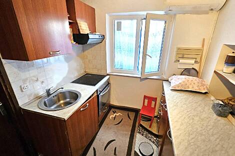 Локев, квартира с пятью и более комнатами: 3