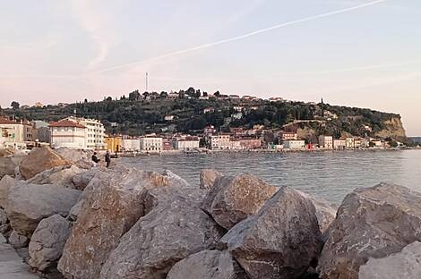 Квартира в городе Пиран с двумя комнатами: 2