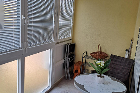 Копер имеет квартиру с двумя комнатами.: 6