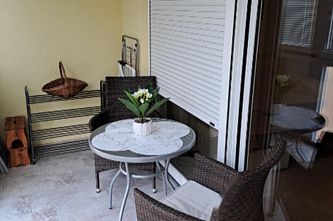 Копер имеет квартиру с двумя комнатами.: 7