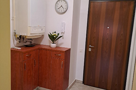 Копер имеет квартиру с двумя комнатами.: 12